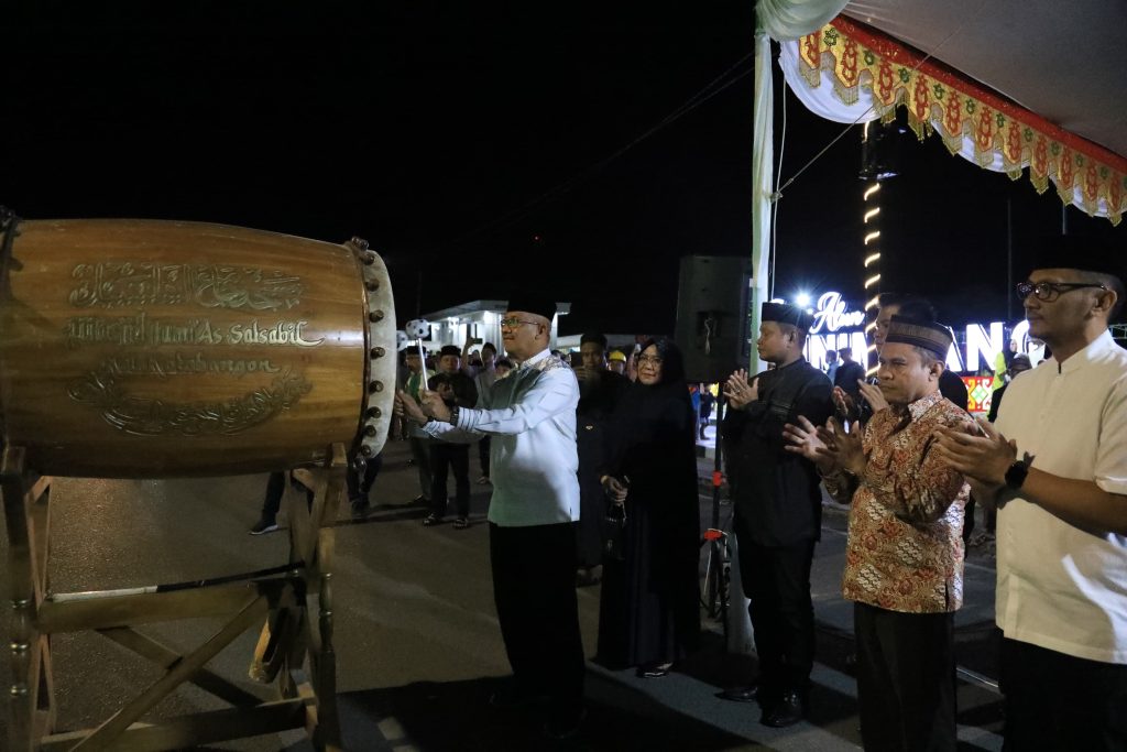 Pj Wali Kota Asripan Nani Lepas Peserta Pawai Takbir Hari Raya Idul Fitri 1445 Hijriah 7373